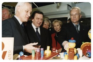 Gerhard Schröder und Edmund Stoiber besuchen die Spielwarenmesse